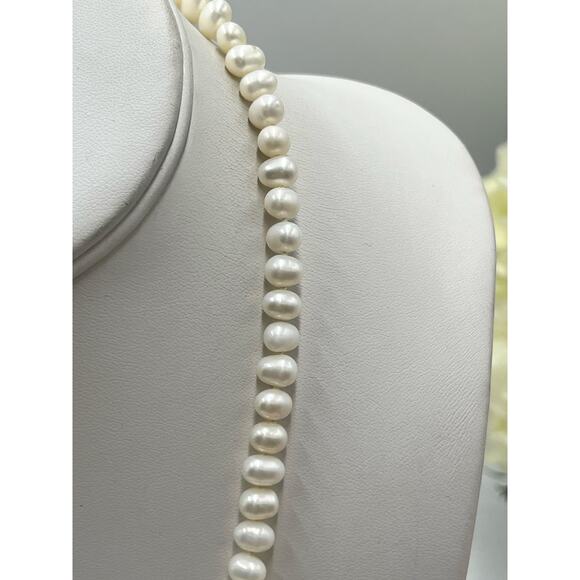 Vintage 18" Cultured Pearl
Necklace 14K Gold Filigree Box Clasp
5-8mm Pearls - Picture 6 of 13